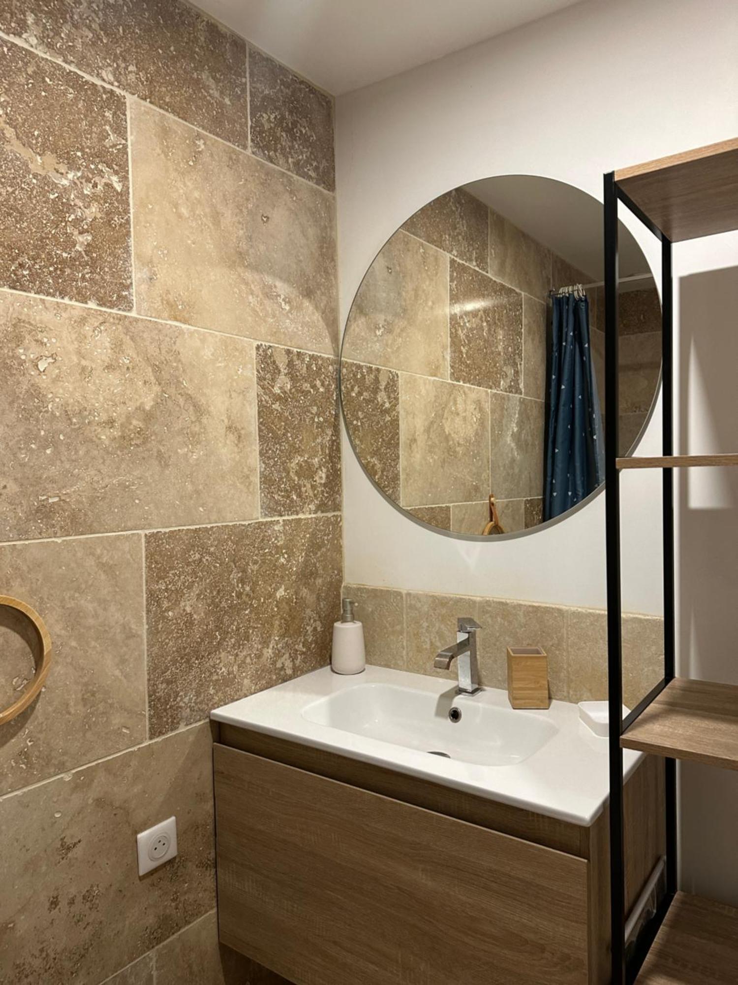 Appartement Avec Vue Sur L Eglise Des Saintes מראה חיצוני תמונה