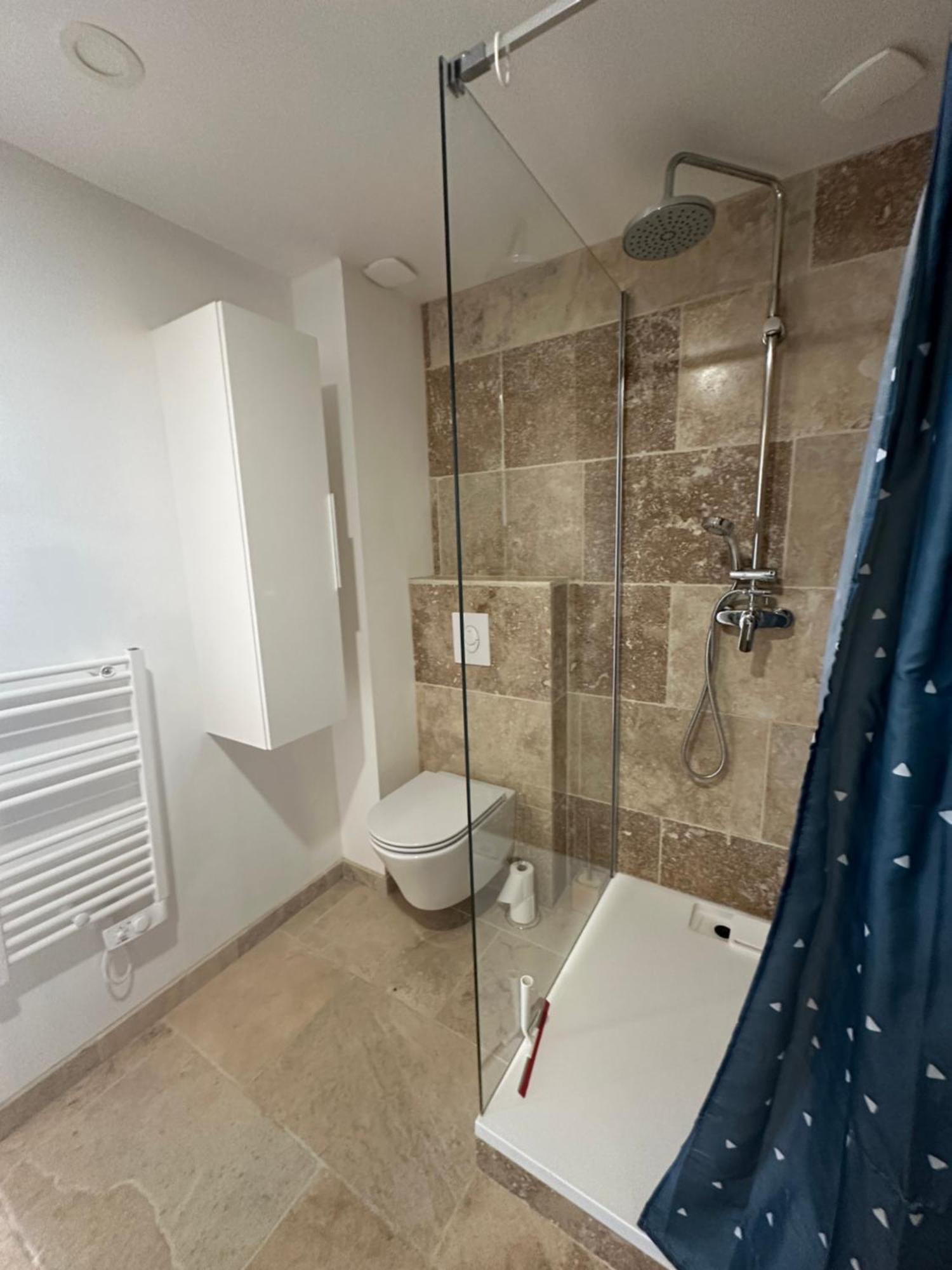 Appartement Avec Vue Sur L Eglise Des Saintes מראה חיצוני תמונה