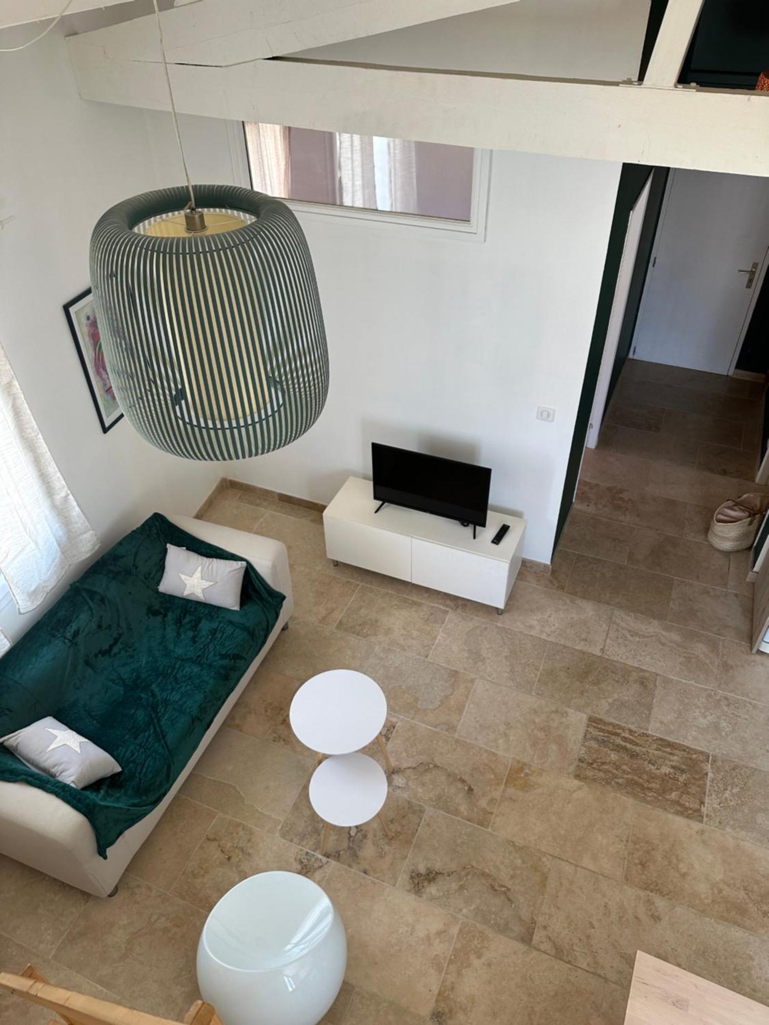 Appartement Avec Vue Sur L Eglise Des Saintes מראה חיצוני תמונה
