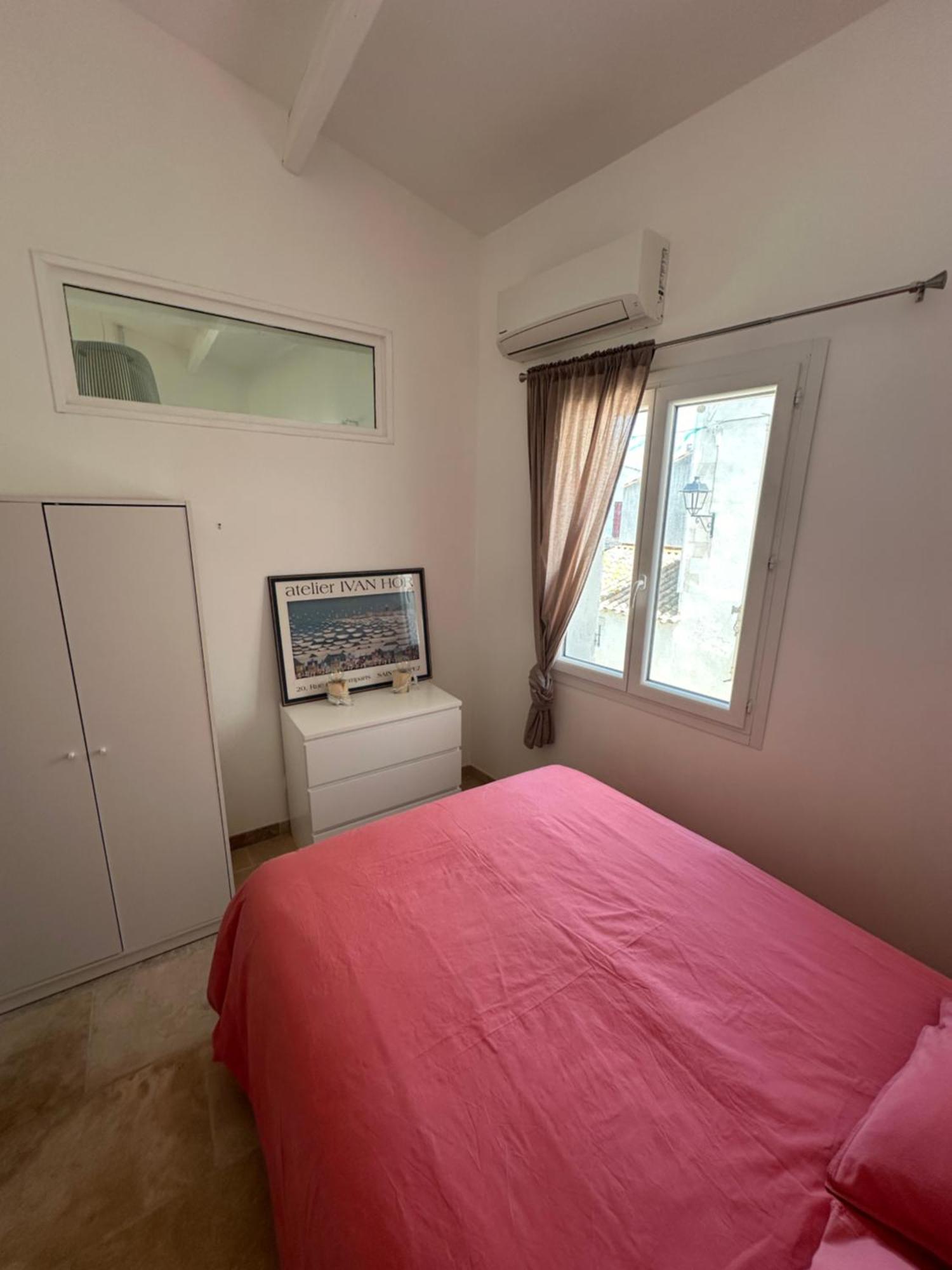 Appartement Avec Vue Sur L Eglise Des Saintes מראה חיצוני תמונה