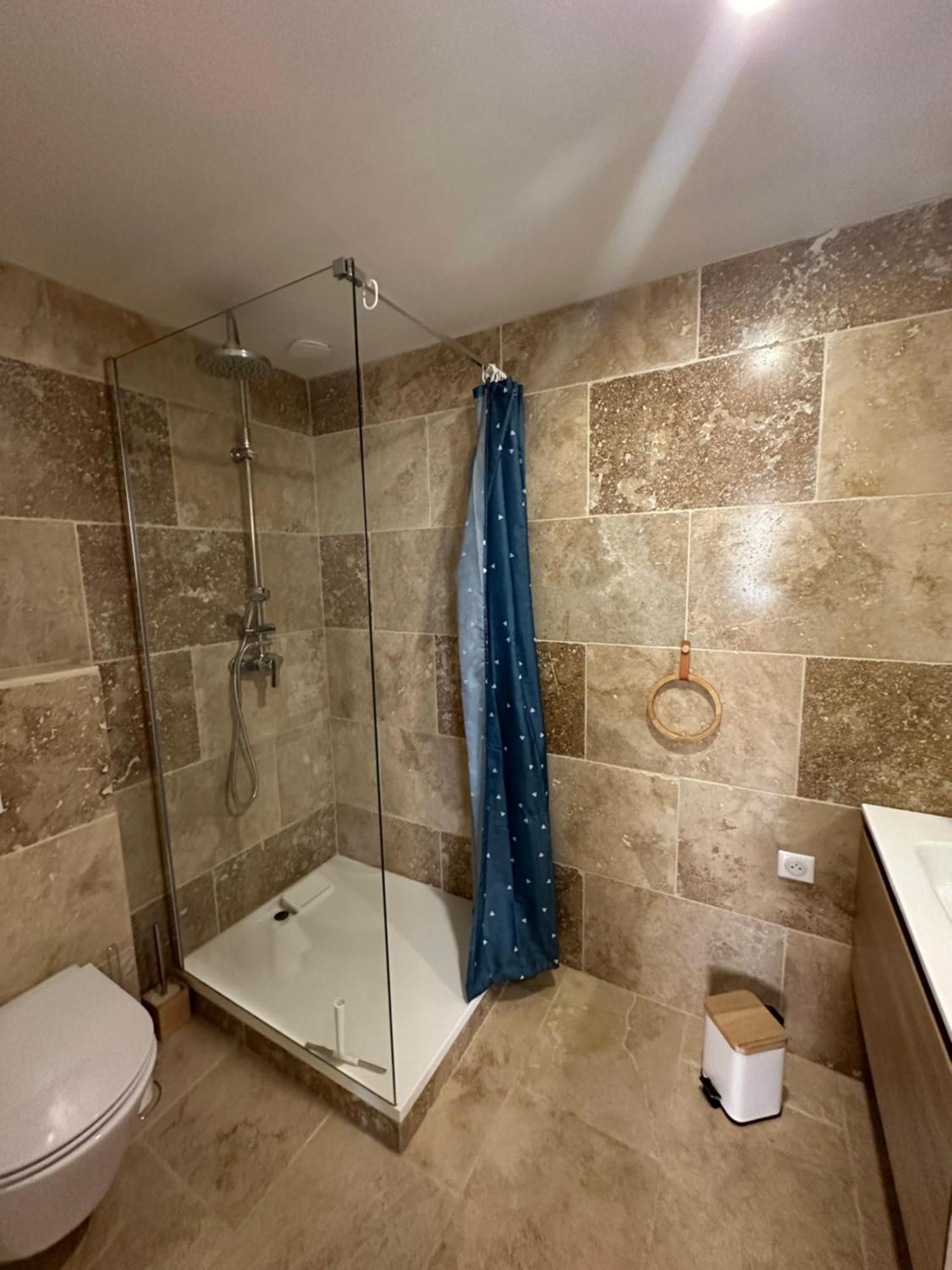 Appartement Avec Vue Sur L Eglise Des Saintes מראה חיצוני תמונה